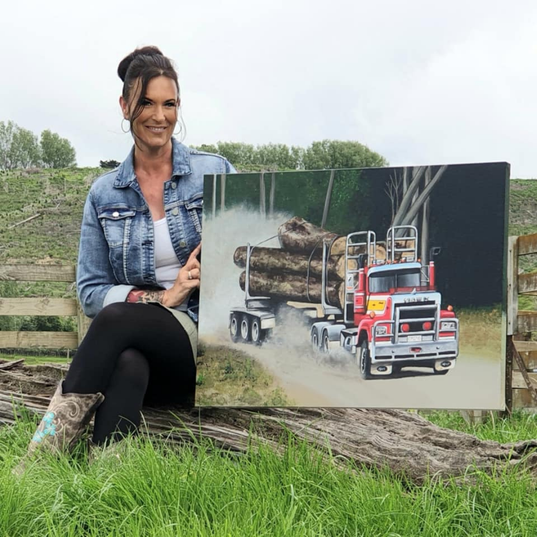 Rochelle showing the customised artwork by Auto Art - won by Marilyn de Thierry